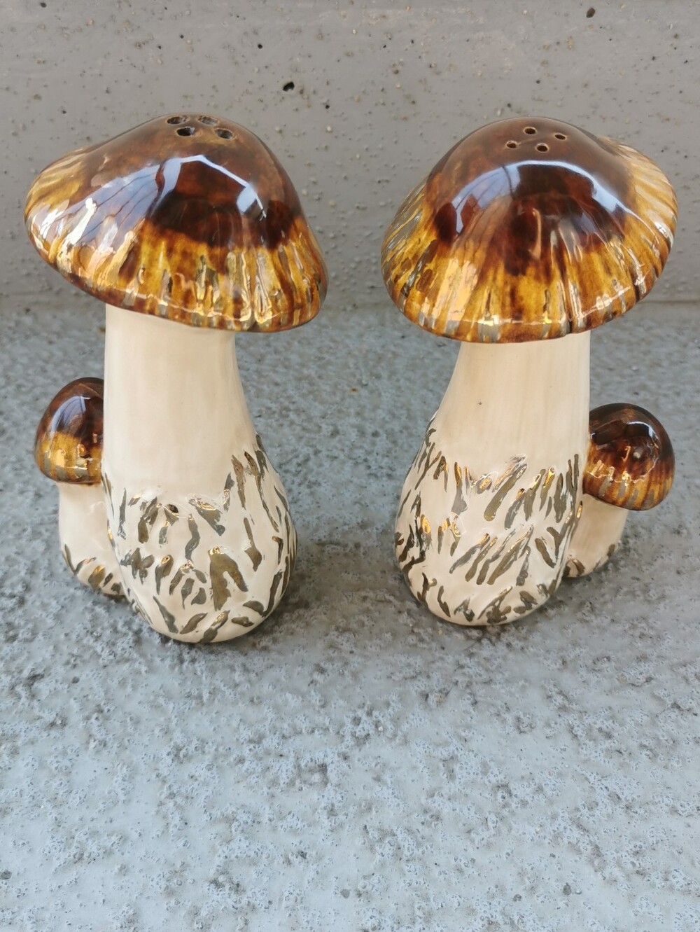 Vintage 1983 Studio Pottery Mushroom Salt & Pepper Shakers Hand Painted - Picture 6 of 13